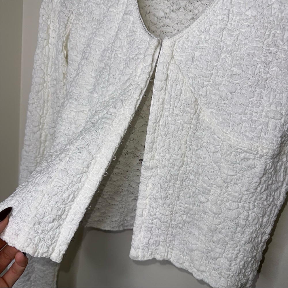 🖤Forever 21 White Textured Lace Top - Picture 7 of 7